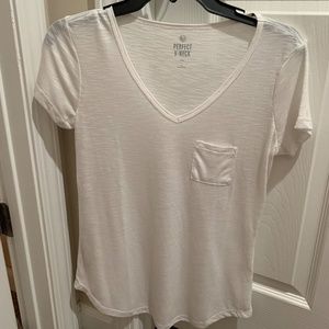 SO Perfect V-neck white short sleeve top LIKE NEW